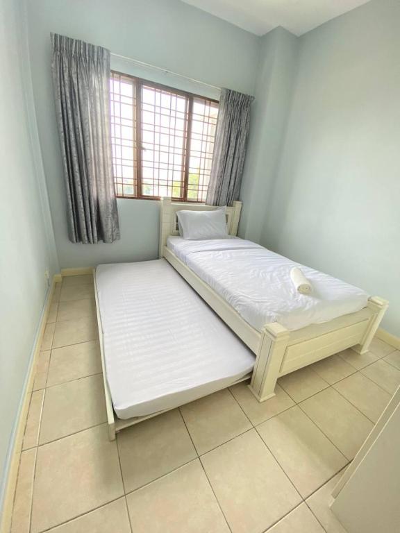 Spacious 3 rooms Apartment@Desa Putra Condominium photo