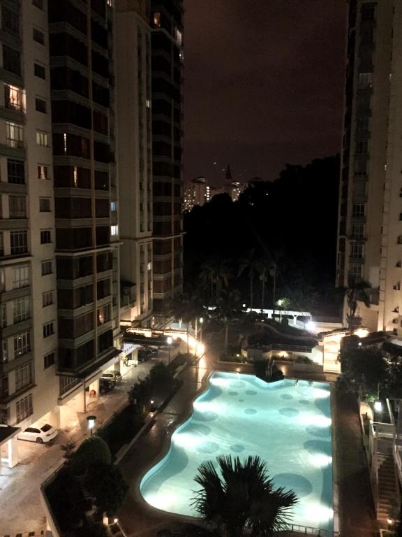 Spacious 3 rooms Apartment@Desa Putra Condominium photo