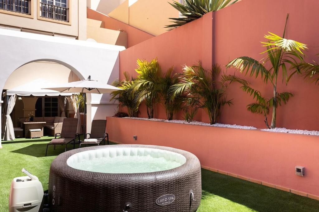 Eden Rentals Duke-Paradise Jacuzzi Terrace Retreat - 5