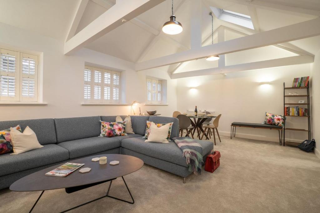 Contemporary Home by LetMeStay, Carnforth