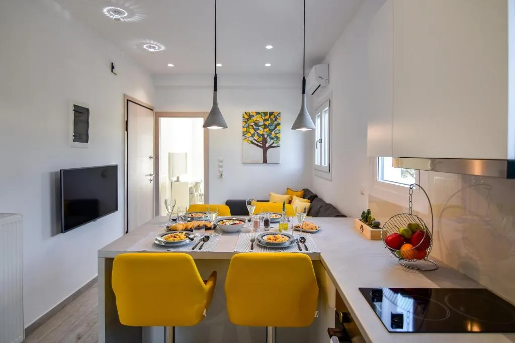 White Rock Milos Suites, hotel in Adamas