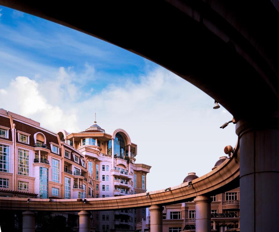 Swissotel Al Murooj Dubai photo