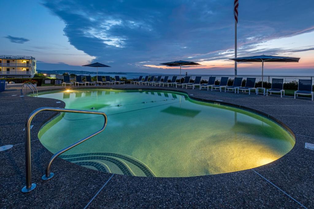 Atlantis Oceanfront Inn Gloucester photo