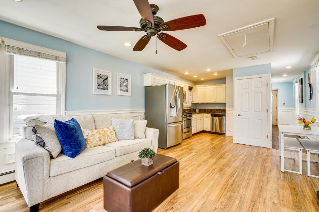 New Jersey Abode - Near Theme Parks, Walk to Beach, Keansburg