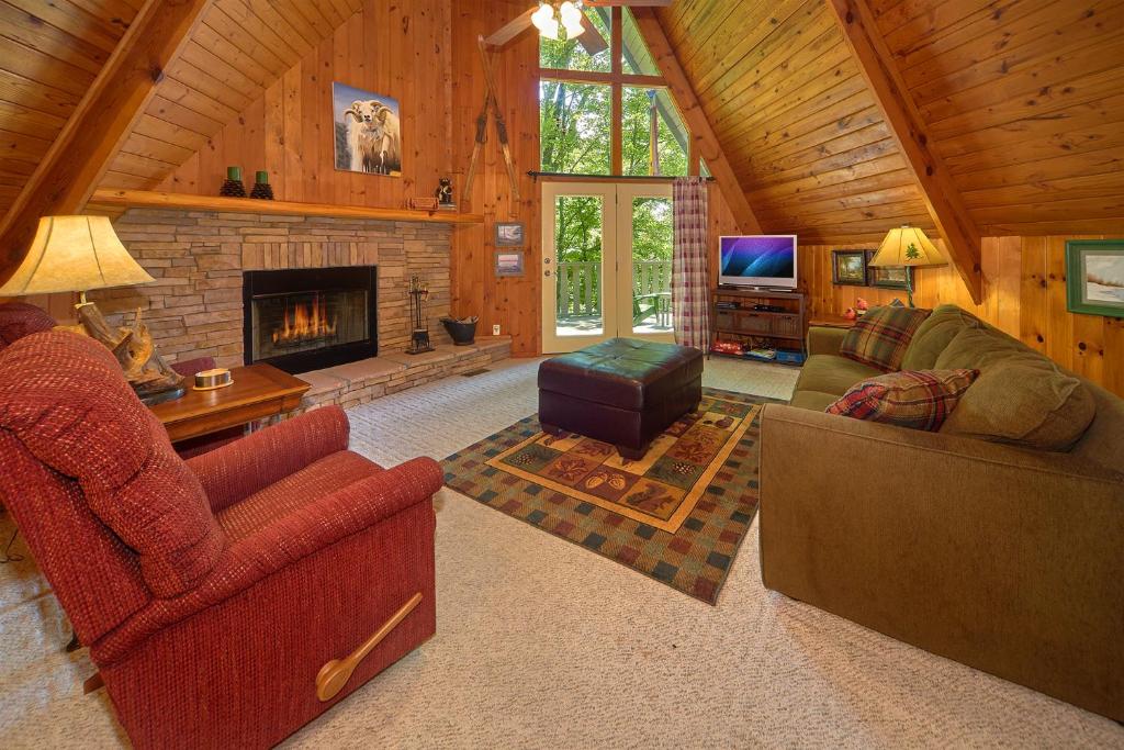 Sweet Blessings, 2 Bedroom, Pool Access, WiFi, Fireplace, Views, Sleeps 6 — Hotel in Gatlinburg (TN)