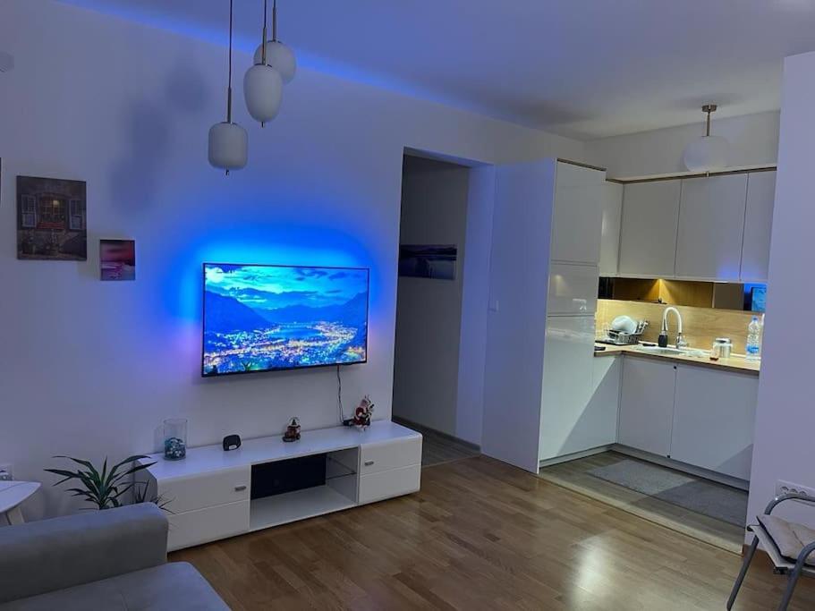 Modern Seaside Apartment with Balcony Tale Apartment - 2
