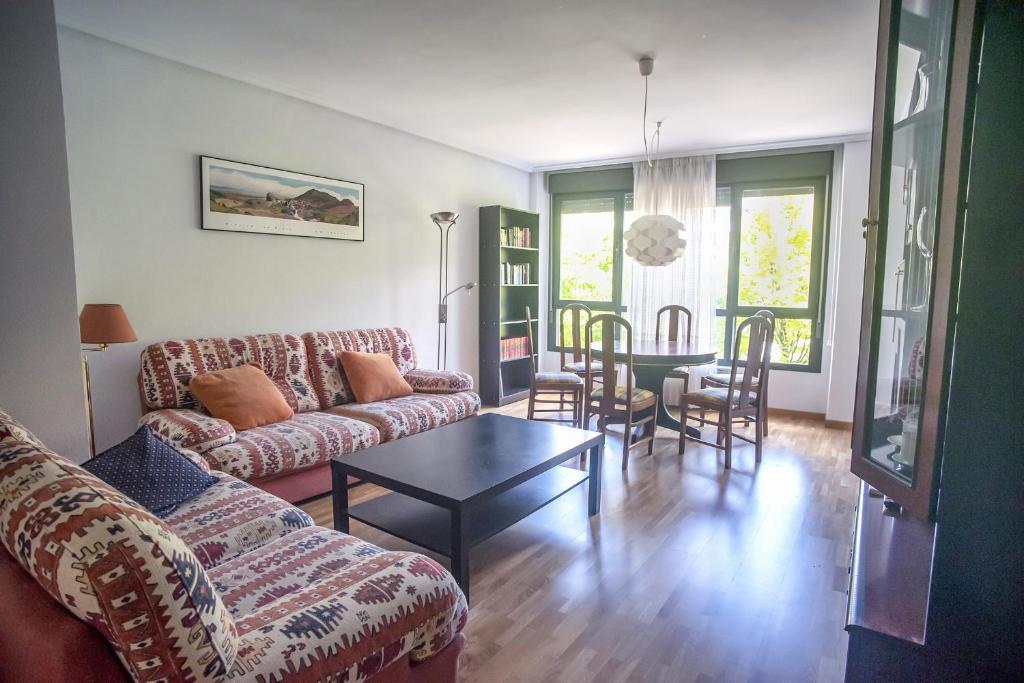 UN JARDIN EN LA CIUDAD gran piso y super terraza en el centro By Apartamentos con aire acondicionado Logroño - 4
