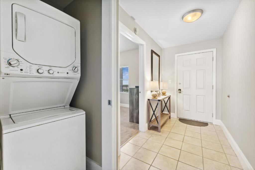 OCEAN VIEW 10th floor condo at the Laketown Wharf 1004, Panama City Beach