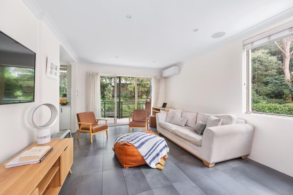 OSHR176B - Belleview Breakaway, Sydney