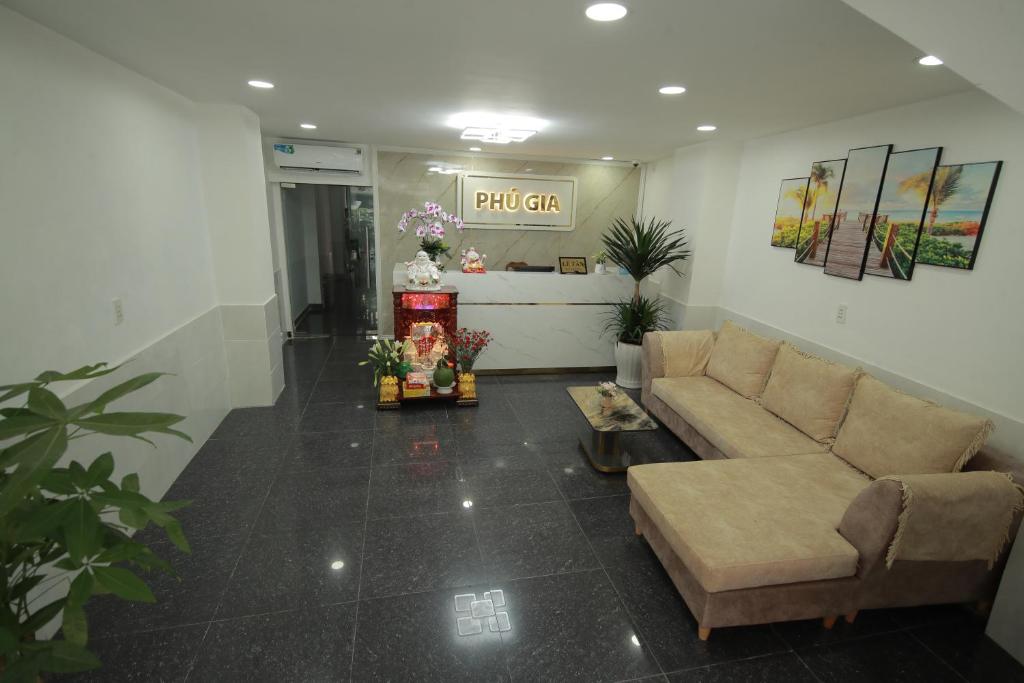 Phú Gia Bùi Viện Hotel