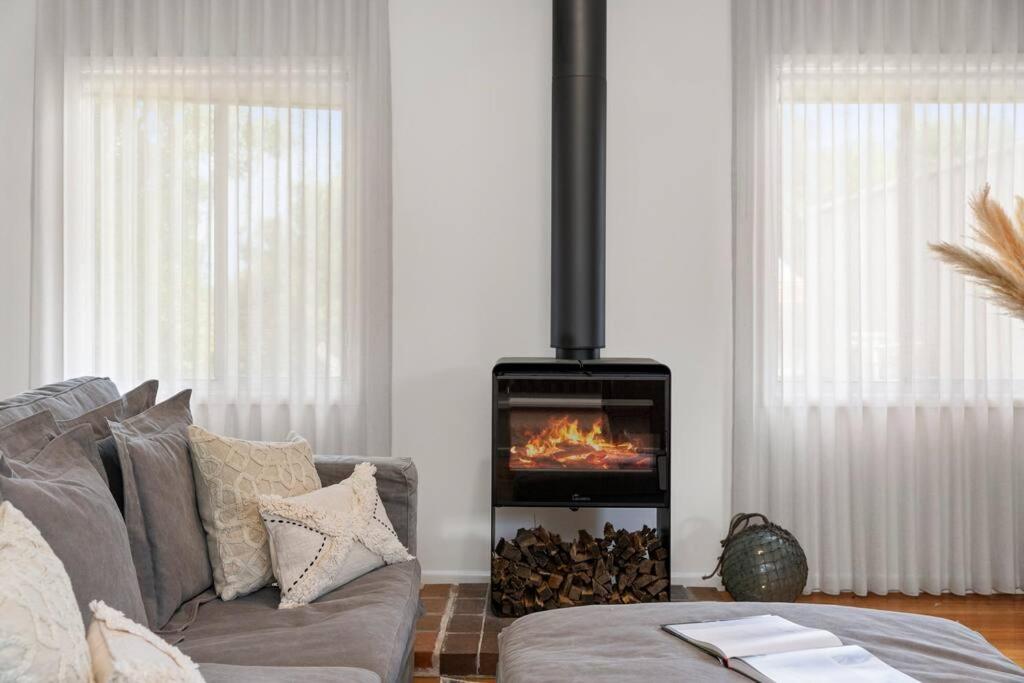 The Shack- Walk to beach, sleeping 4, fireplace, pet friendly!, Saint Leonards