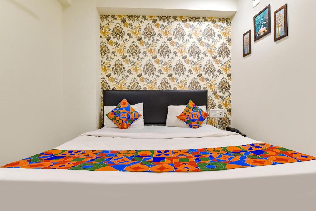 OYO 30540 Hotel Infinity photo