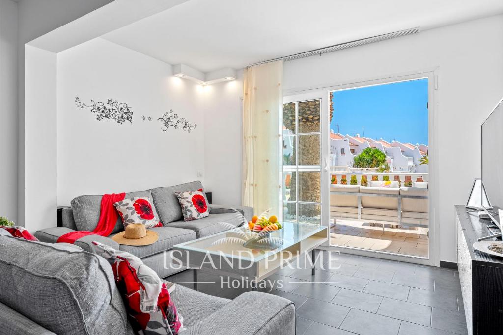 Seaviews 2x Bedroom Apartment in Sand Club Complex SC141 - 2
