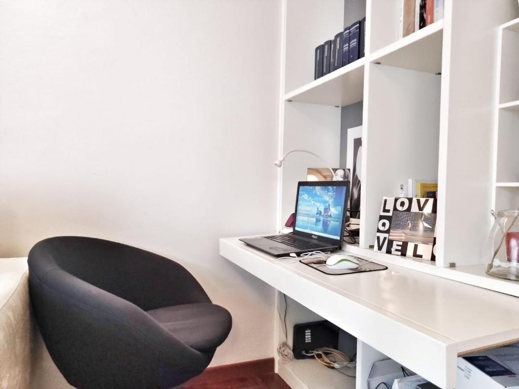 Lovely Modern Apartment - 5
