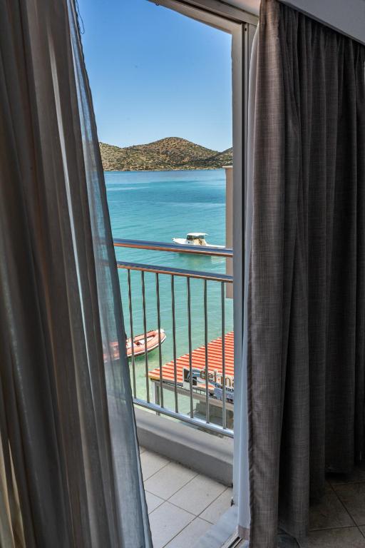 Aristea Hotel — Hotel rooms in Elounda