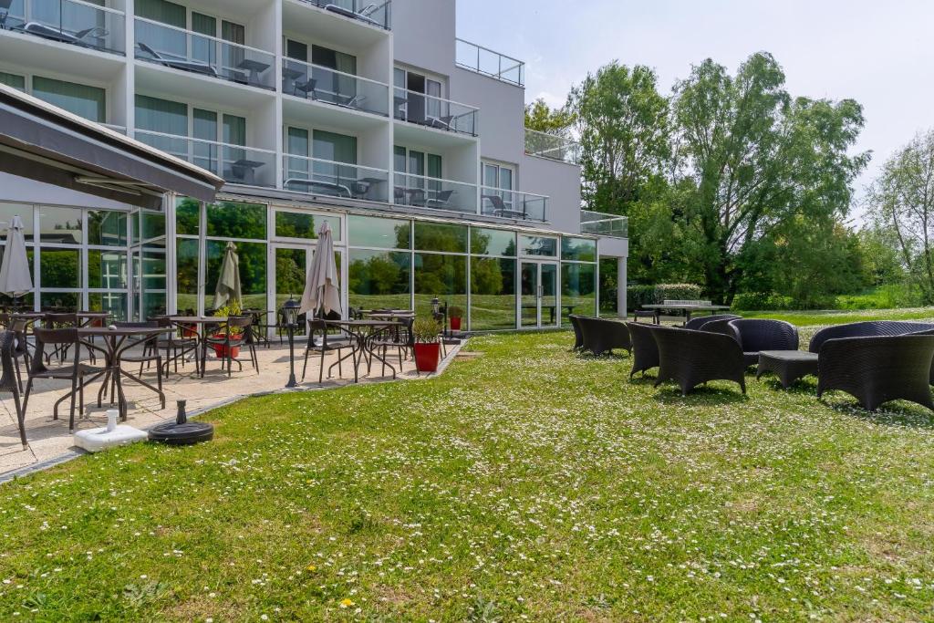 Novotel Senart Golf De Greenparc photo