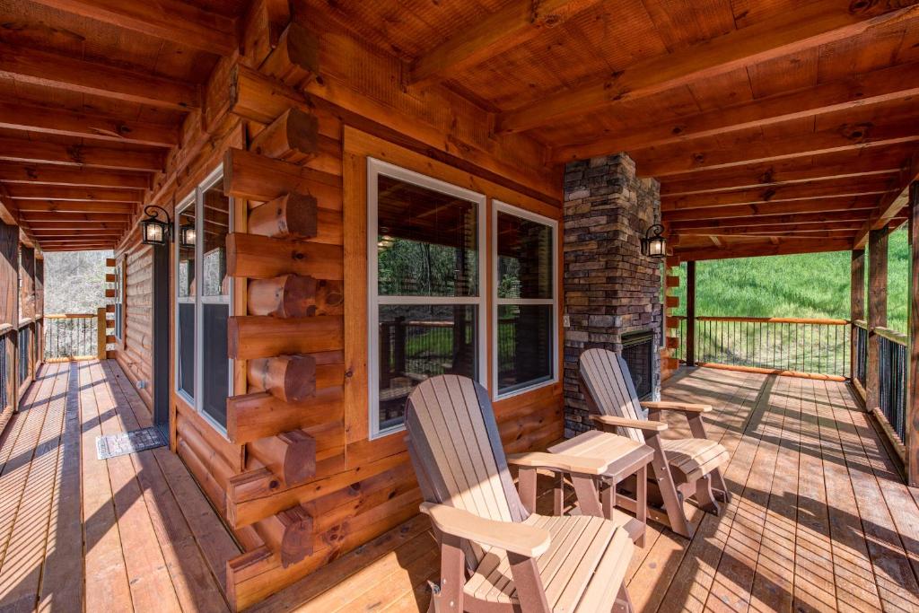 Woodland Escape, 3 Bedrooms, Hot Tub, Pool Access, WiFi, Sleeps 9 — Hotel in Pigeon Forge (TN)