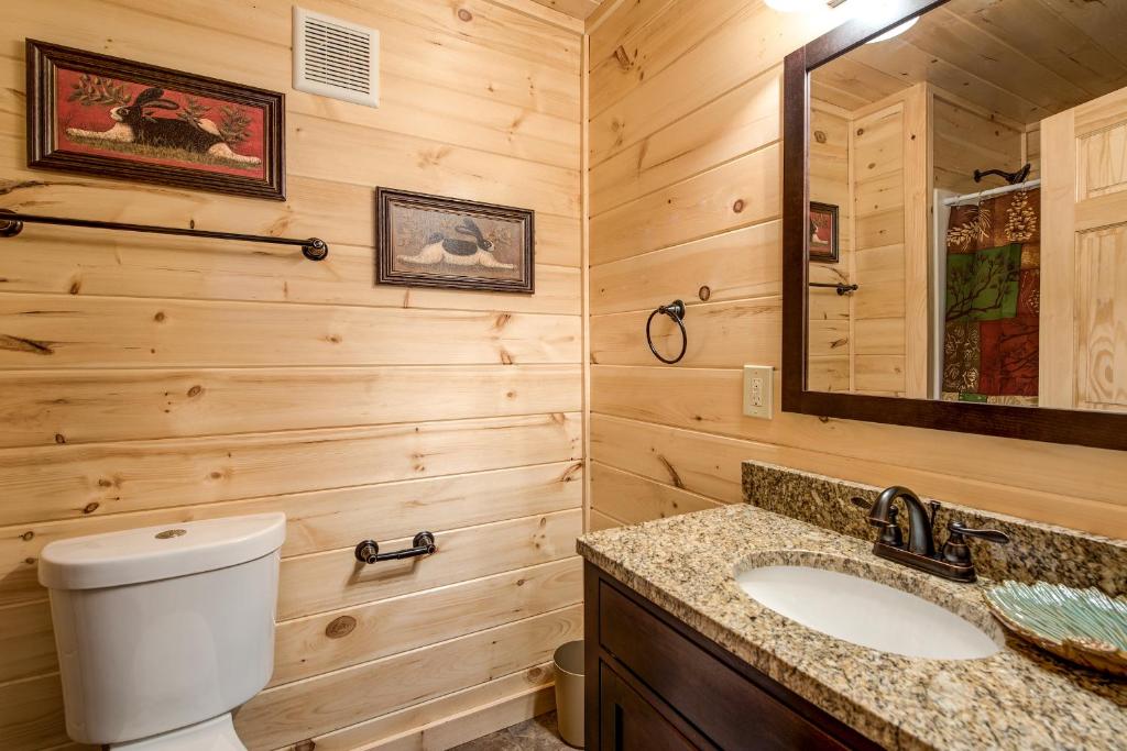 Woodland Escape, 3 Bedrooms, Hot Tub, Pool Access, WiFi, Sleeps 9 photo