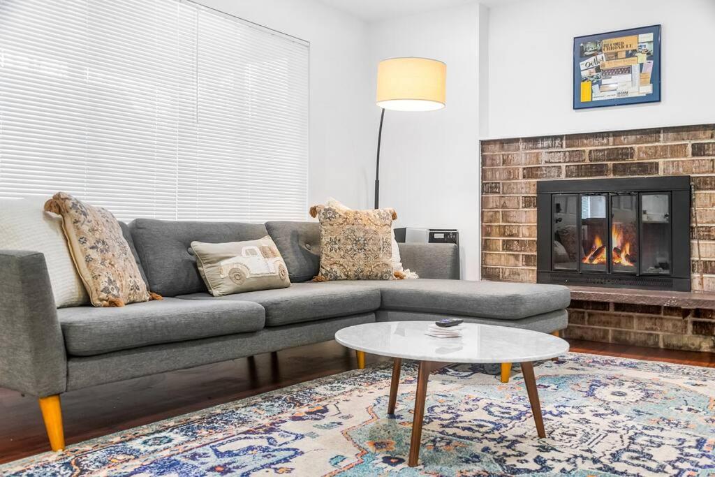 Seattle Cloud 2BR Prime Location, Seattle