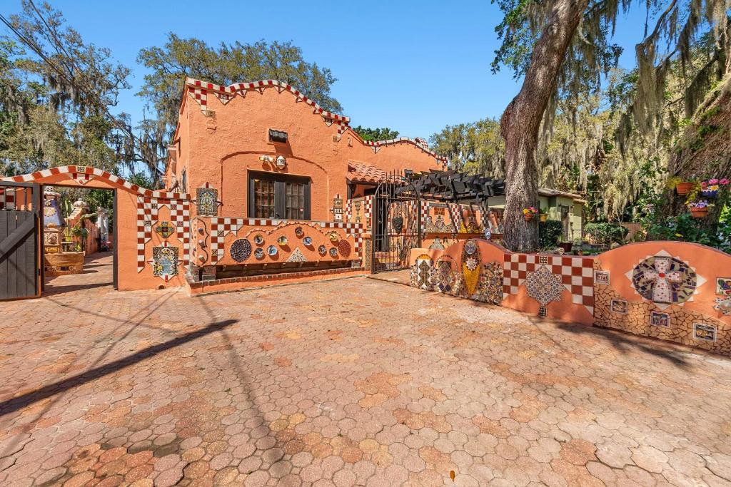 The Gaudi House- Pool Minutes to DNTN and Beach, St. Augustine