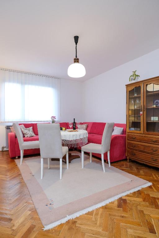The Cosmic Gate Apartments - 5