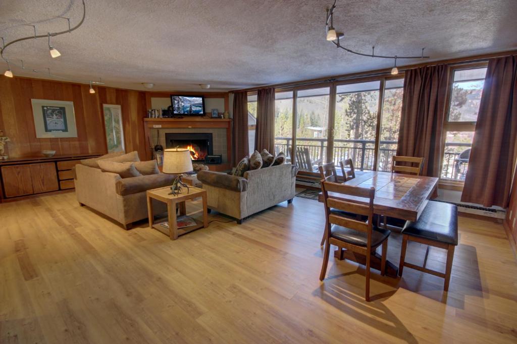 Pines 2074 by SummitCove Lodging, Keystone
