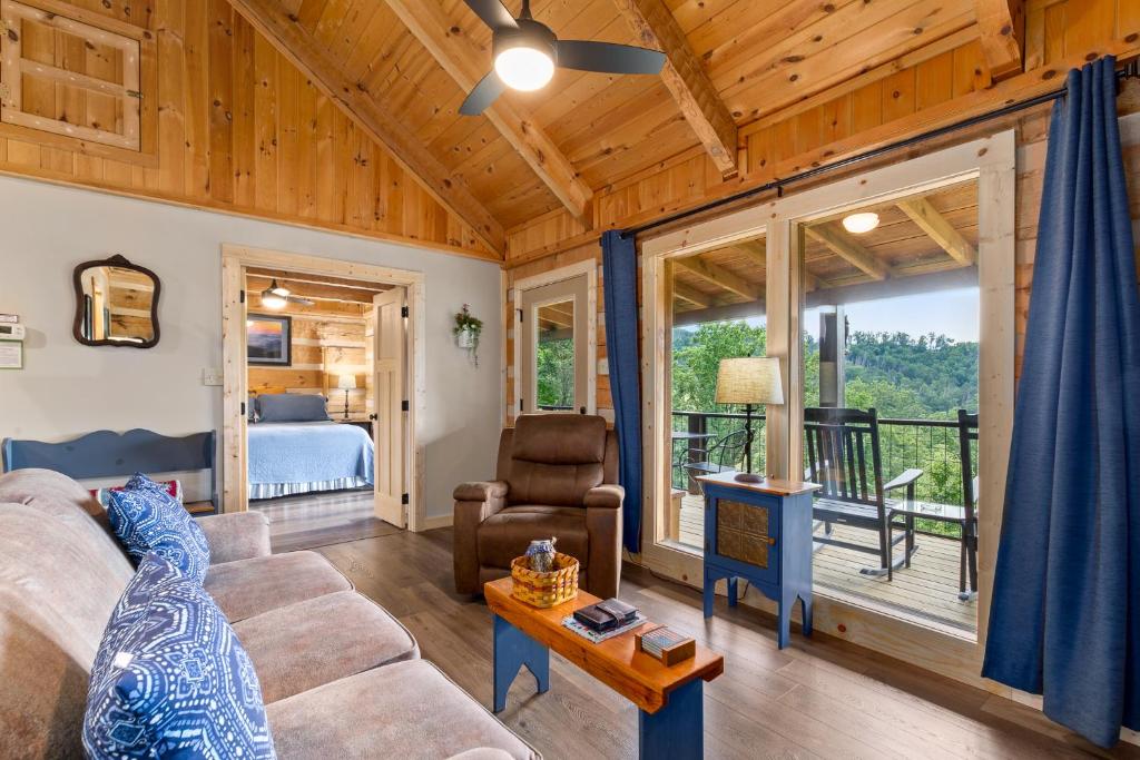 Nestled Inn, 1 Bedroom, Secluded, WiFi, Jetted Tub, Sleeps 2 photo