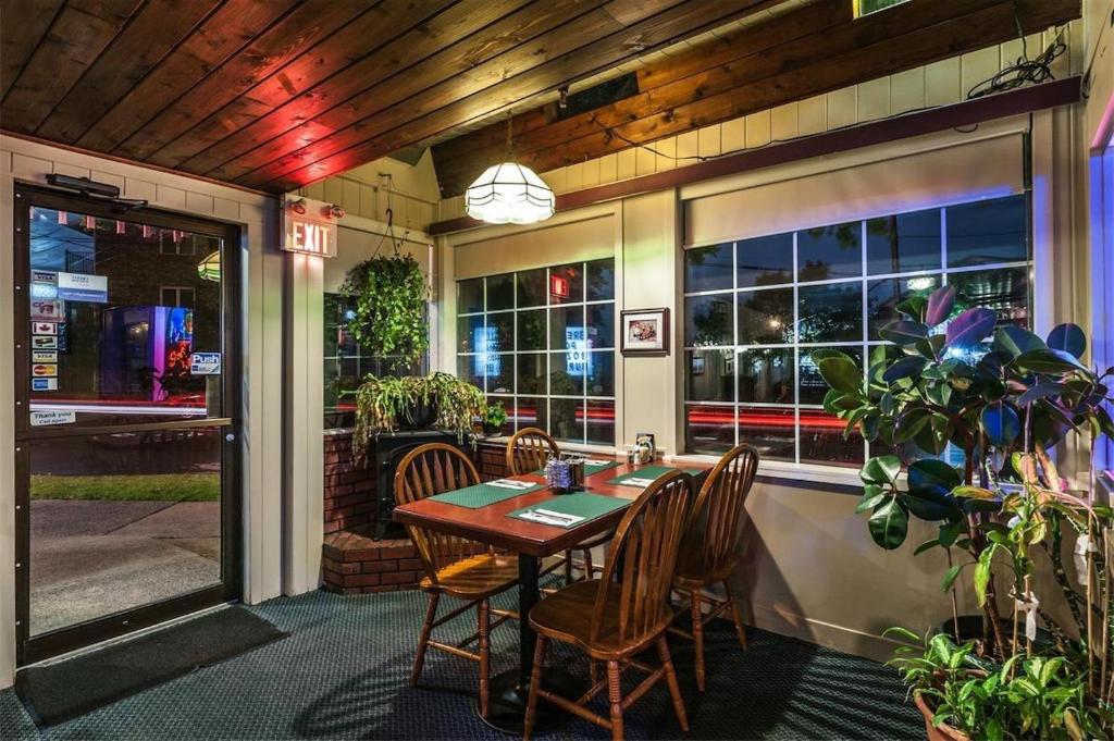 Restaurant, Chebucto Inn in Halifax (NS)
