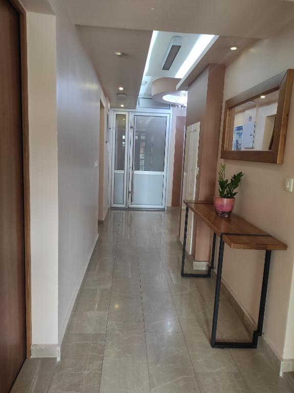 Cozy Studio K with Kitchen & WiFi in Heart of Podgorica - 4
