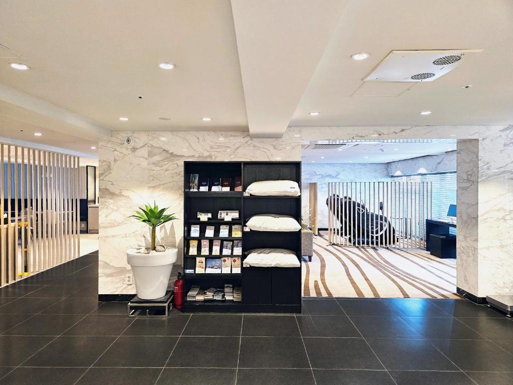 {hotel.hotel_name}