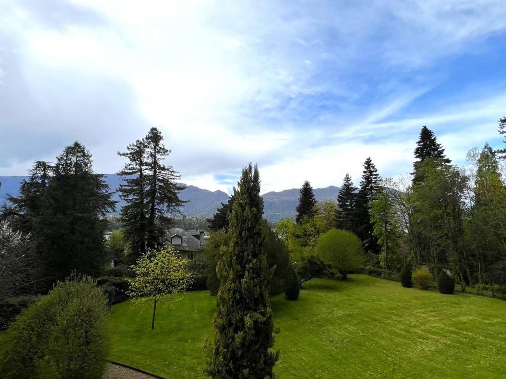 Beau T3 avec vue parc et Dent du Chat, pour 3/4 pers, avec terrasse et WiFi - FR-1-555-88 - 1