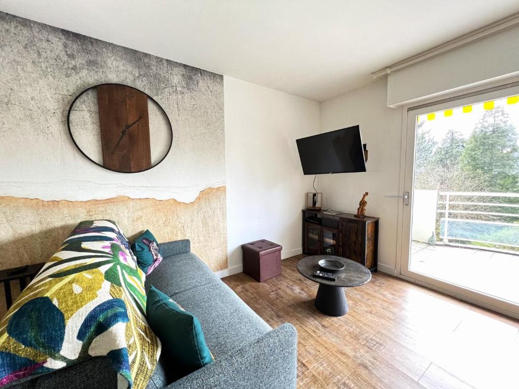 Beau T3 avec vue parc et Dent du Chat, pour 3/4 pers, avec terrasse et WiFi - FR-1-555-88 - 3