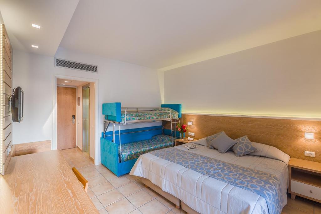 Tigaki Beach Hotel — Hotel rooms in Tigaki, South Aegean