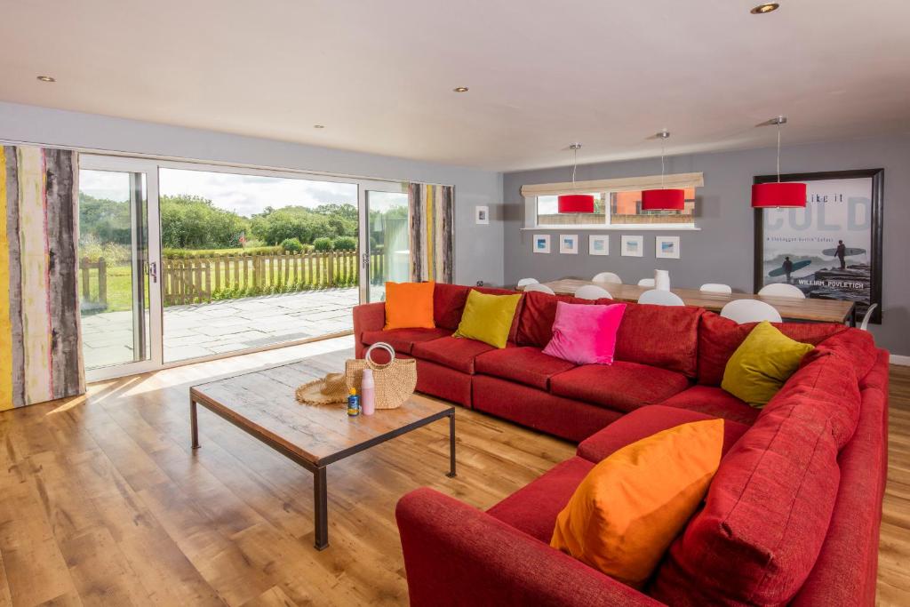 PointBreak Sleeps 12 with hot tub-Great celebration house-Dog friendly, Padstow