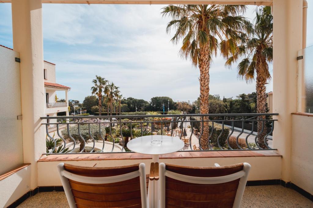 Balcony/terrace, Hotel Le Catalogne in Frejus