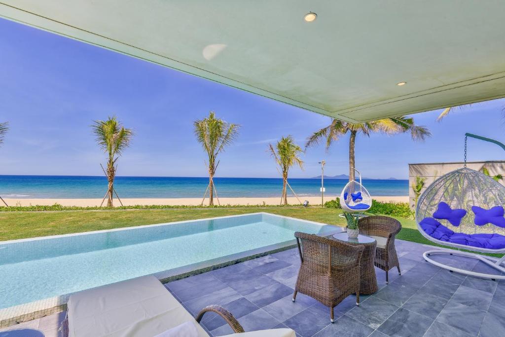 Deluxe Beach Villas by Danatrip