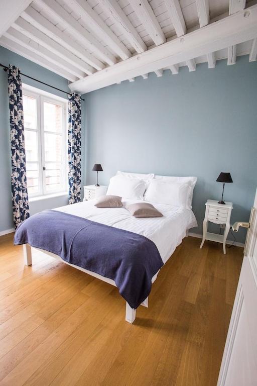 Centrally located, refurbished modern flat with views over the historic port - 4