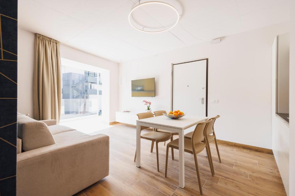 Lake Side Suites - 4