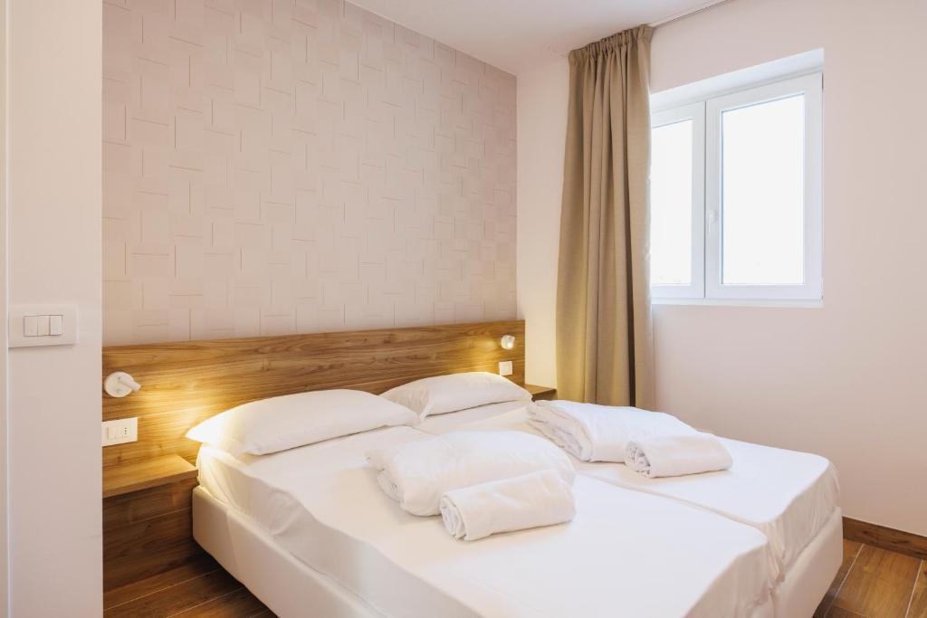 Lake Side Suites - 5