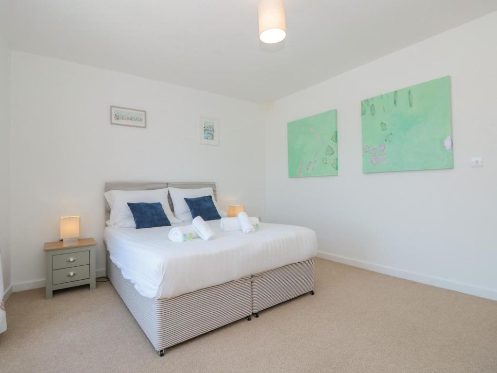 2 North Furzeham Road, Brixham photo 2