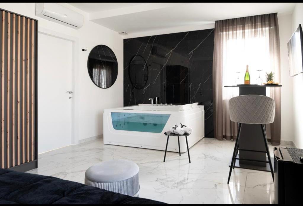 DIADEMA Luxury Suite - 1