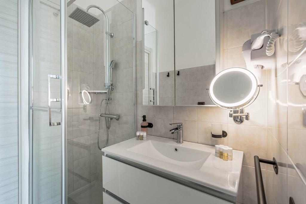 CityLife Apartment- Metro Access - 2 Bedrooms - 5