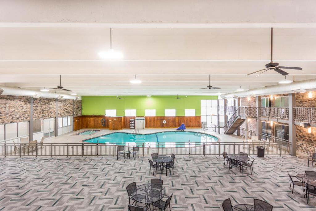 EverSpring Inn and Suites photo