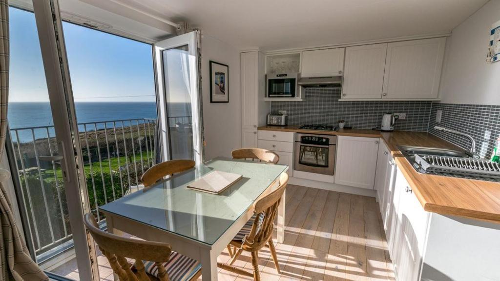 Chesil Beach Lodge, Burton Bradstock photo 6