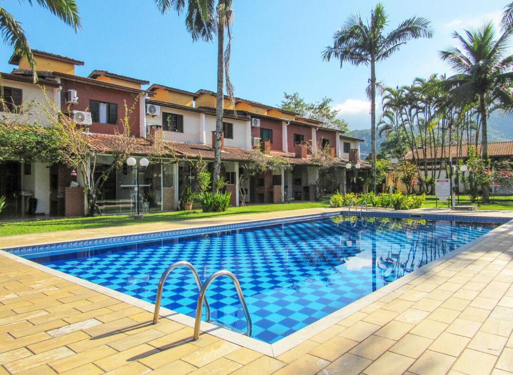 Casa com lazer a 750m da Praia de Massaguacu SP