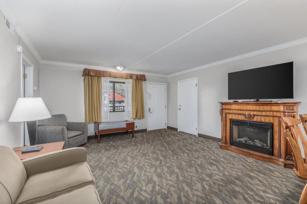 Shared lounge/TV area