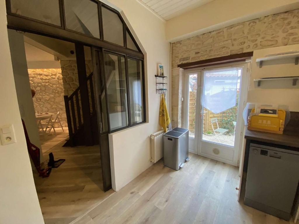 Maison Belle Époque à Royan avec Terrasse, 200m Plage - FR-1-494-157 - 2