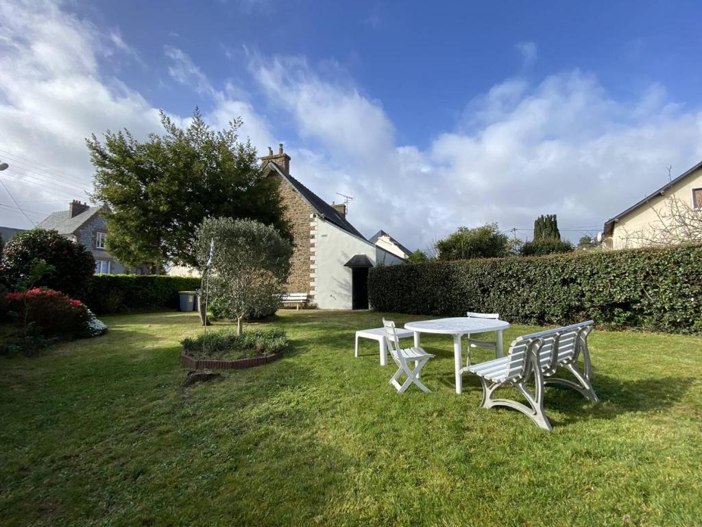 Maison bretonne avec jardin, 2 chambres, centre de Perros-Guirec, proche plages et commerces - FR-1-368-385 - 1