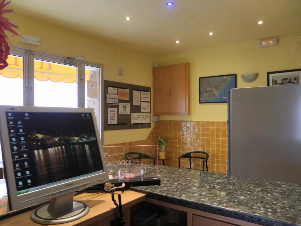 Hostal L'Alba photo