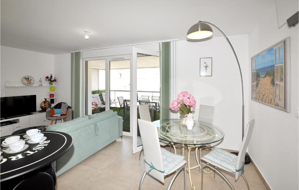 Stunning Apartment In Canet En Roussillon - 5
